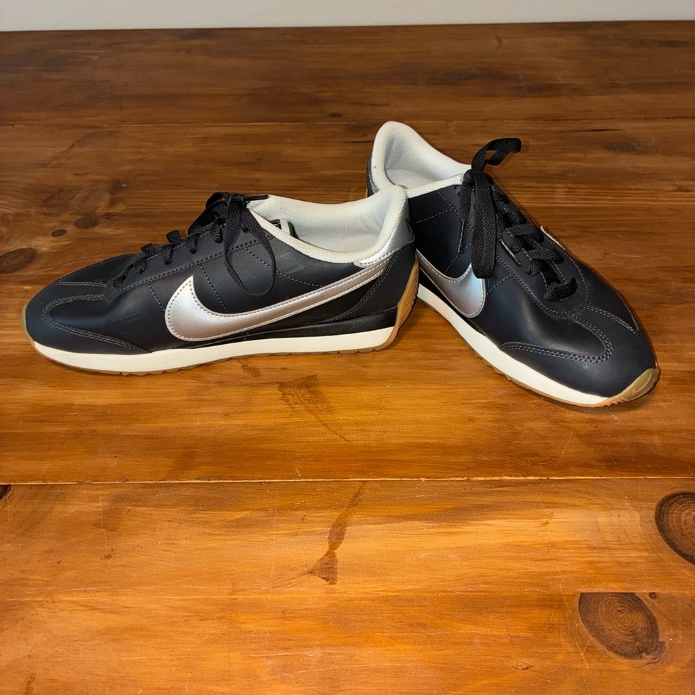 Nike Black and Silver Athletic Sneakers